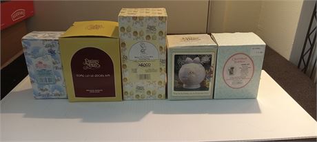 Lot Of Cherished Teddies & Precious Moments Figurines