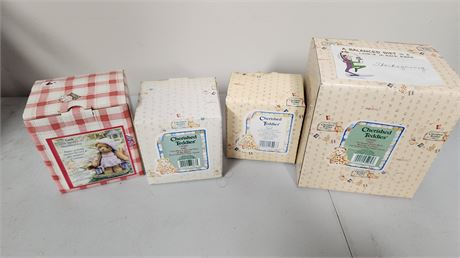 Lot Of Cherished Teddies Figurines