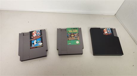 3 Nintendo Video game Cartridges. NOT TESTED