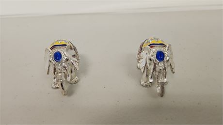 2 Small Elephants