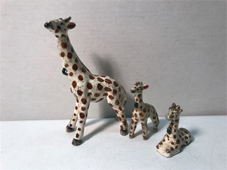 Giraffe Figurines (Damaged)