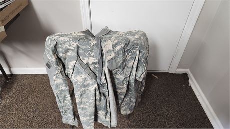 camo Long Sleeve Shirt. Size Large / Regular