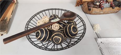 Wire basket with wooden balls