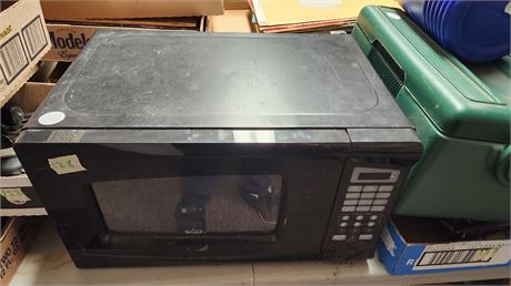 Rival Small Microwave. NOT TESTED