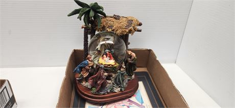 Musical Christmas globe