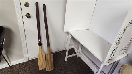 Plastic Paddles & Projector Screen