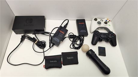 Miscellaneous Video game Items & Beats Headphone Carry Bags. NO HEADPHONES