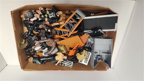 Wrestlers & Accessories & Miscellaneous Pieces