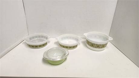 Vintage Pyrex Bowls.