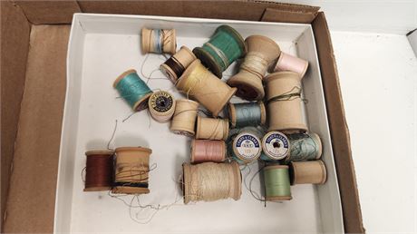 Lot Of Vintage Wood Spools & Thread