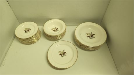 Vintage Dishes & Coffee Cups In Good Condition