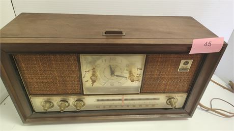 Vintage General Electric Dual Speaker Radio In a Wood Cabinet. NOT TESTED