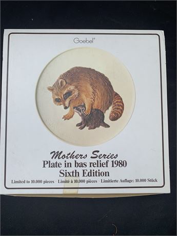 Vintage Goebel Mother's Series Collector Plate 1980 6th Edition Raccoon And Baby