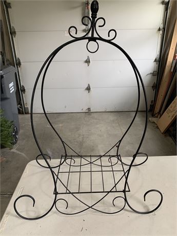 Large Black Oval-Shaped Decorative Wire Fold-Up Plant Stand Display