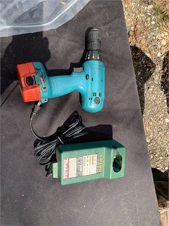 Makita Drill Driver Model 1422 With Charger DC1411 Needs A Battery