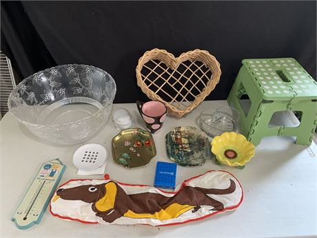 Lot Of Home Decor And Housewares Plastic Folding Step Stool Dachshund Oven Mitt