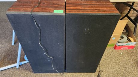 Pair Of Vintage JC Penny Speakers. NOT TESTED