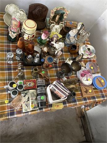 miscellaneous collectibles table clean off
