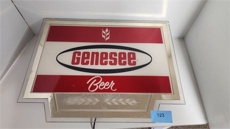 Genesee Vintage Beer LIGHT. Needs Repaired