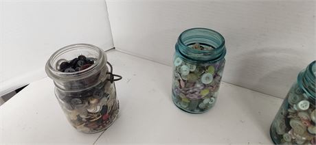 Jars Of Buttons & Singer Blind Stitch Attachment