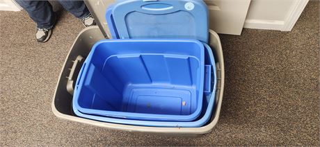3 Different Size Totes With Lids