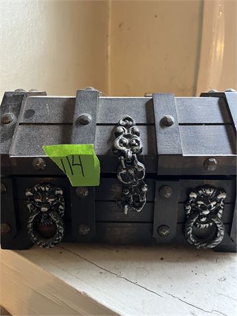 Decor, Chest