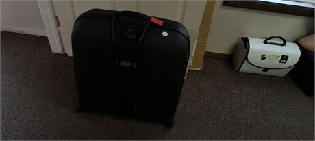 Samsonite Suitcase With Wheels & Handle