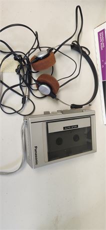 Panasonic Walkman & Headphones  NOT TESTED
