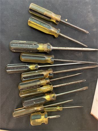 12 Piece Screwdriver Tool Lot Varying Types And Sizes