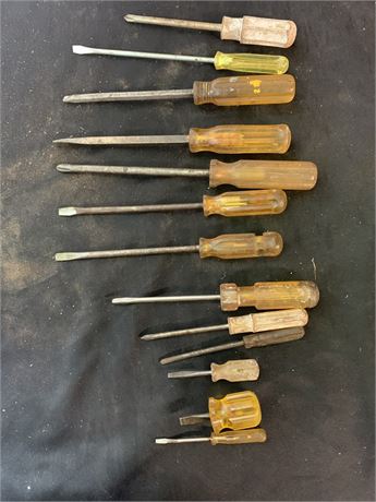 13 Piece Plastic Handle Screwdriver Too Lot Varying Sizes And Types