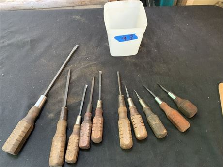 10 Piece Wooden Handle Screwdriver Tool Lot Varying Sizes And Types
