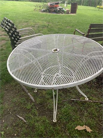 White Wire Patio Table With 4 Black Non-Folding Lawn Chairs Weaved Pattern Seat