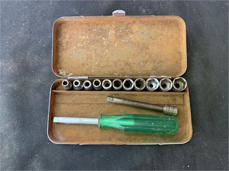 13 Piece Socket Tool Set