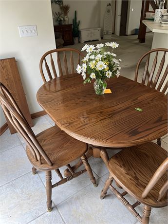 Beautiful Table and 4 Chairs
