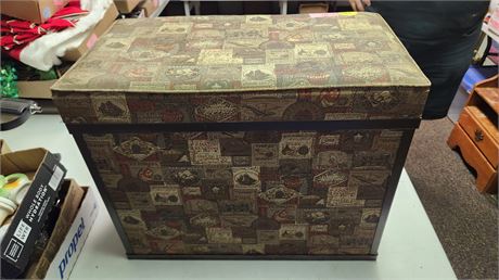 Unique Vintage Small Trunk. Good Condition.