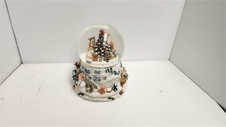 Vintage Large Snow Globe. Good Condition