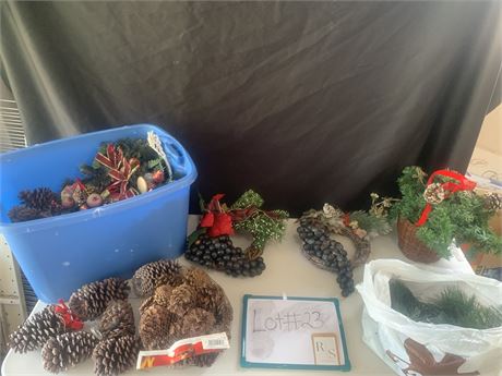 Christmas Crafting Lot Pinecones Christmas Pine Floral Grapes Bows Wreaths