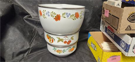 3 enamel Bowls