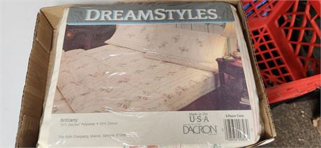 Set of Twin bed sheets