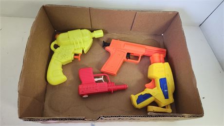 4 Water Guns