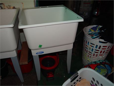 Like new Laundry Tub