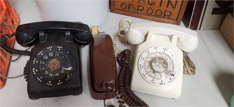 Lot of vintage phones