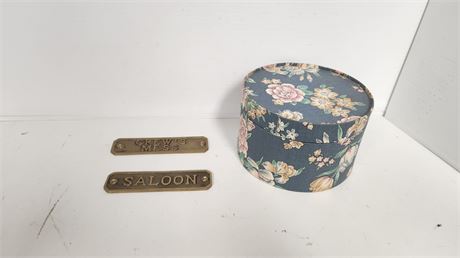 2 Metal Decorative Plaques & 2 Storage Boxes