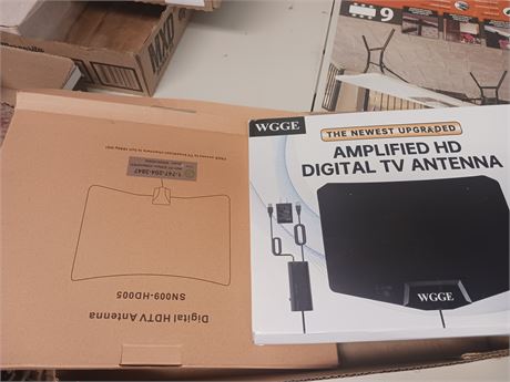 Pair of digital tv antennas