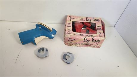 Set of silicone dog boots and label maker