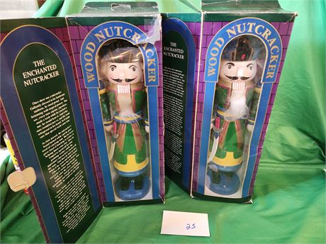 2 Nutcracker dolls in box