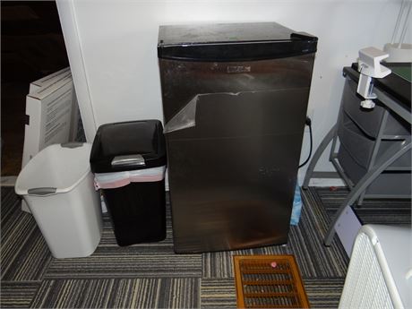 Small Refrigerator- It Works but it Smells