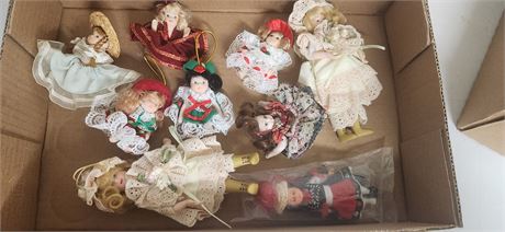 Lot of small dolls