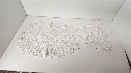 Vintage Small Table Runners & Doilies