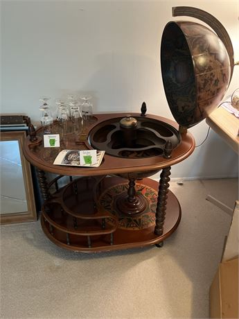 Beautiful Italian Modern World Globe Dry Bar (glasses not included)